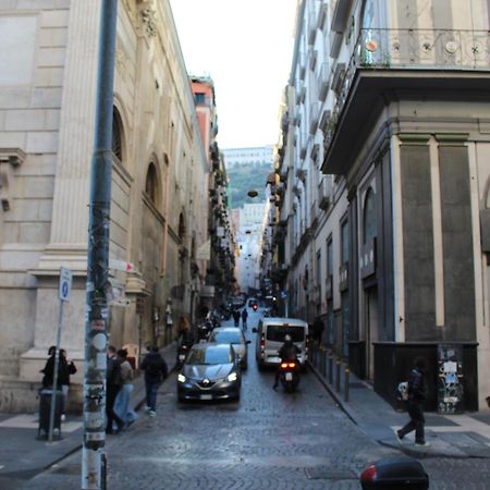 Blackwoody Contemporary Rooms - Napoli Centro Storico Via Toledo Bagian luar foto