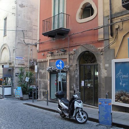 Blackwoody Contemporary Rooms - Napoli Centro Storico Via Toledo Bagian luar foto