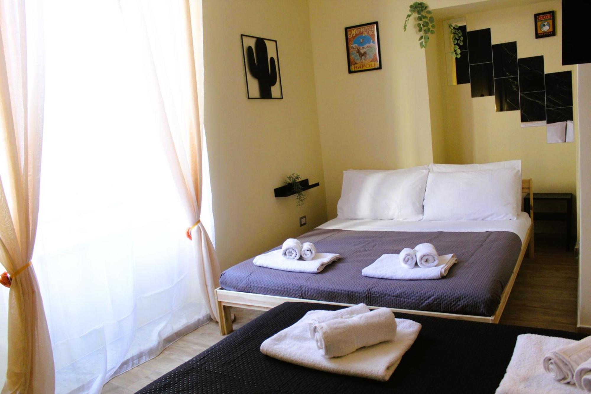Blackwoody Contemporary Rooms - Napoli Centro Storico Via Toledo Bagian luar foto