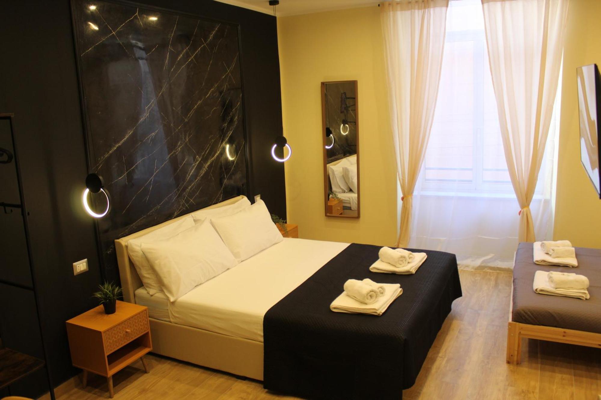 Blackwoody Contemporary Rooms - Napoli Centro Storico Via Toledo Bagian luar foto