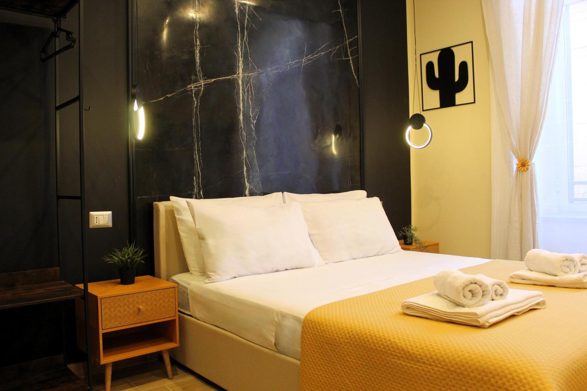 Blackwoody Contemporary Rooms - Napoli Centro Storico Via Toledo Bagian luar foto